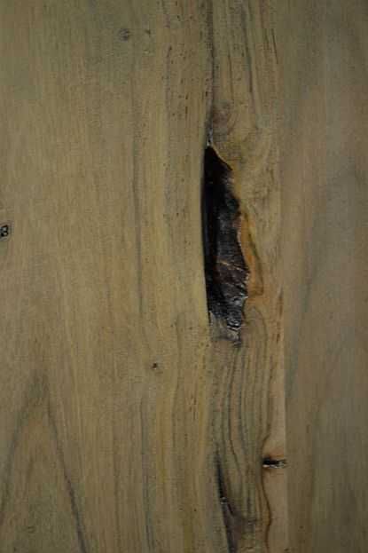 Witryna z drewna akacji, lakierowana, seria LIVE EDGE, II gat. - 40%