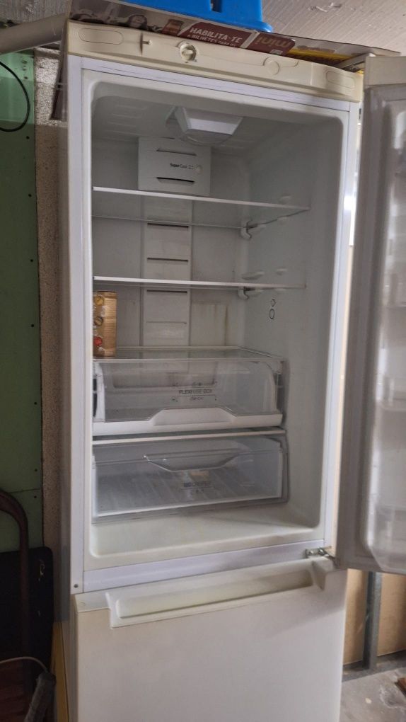 Frigorífico Indesit grande