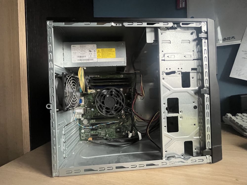 Komputer - Fujitsu P520 E85+  (bez dysku)