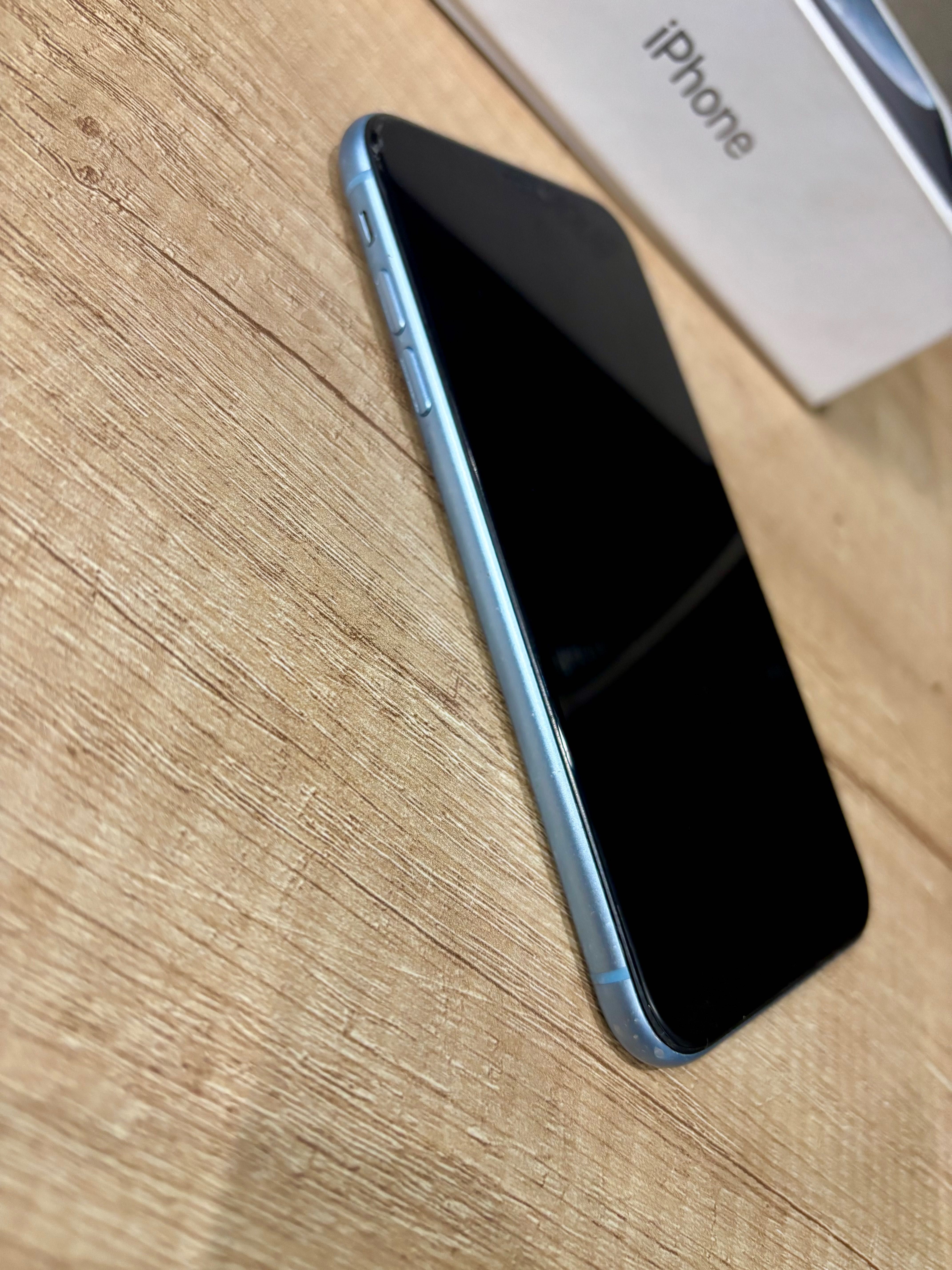 iPhone XR Telefon Niebieski 64 GB/ Uszkodzony tył