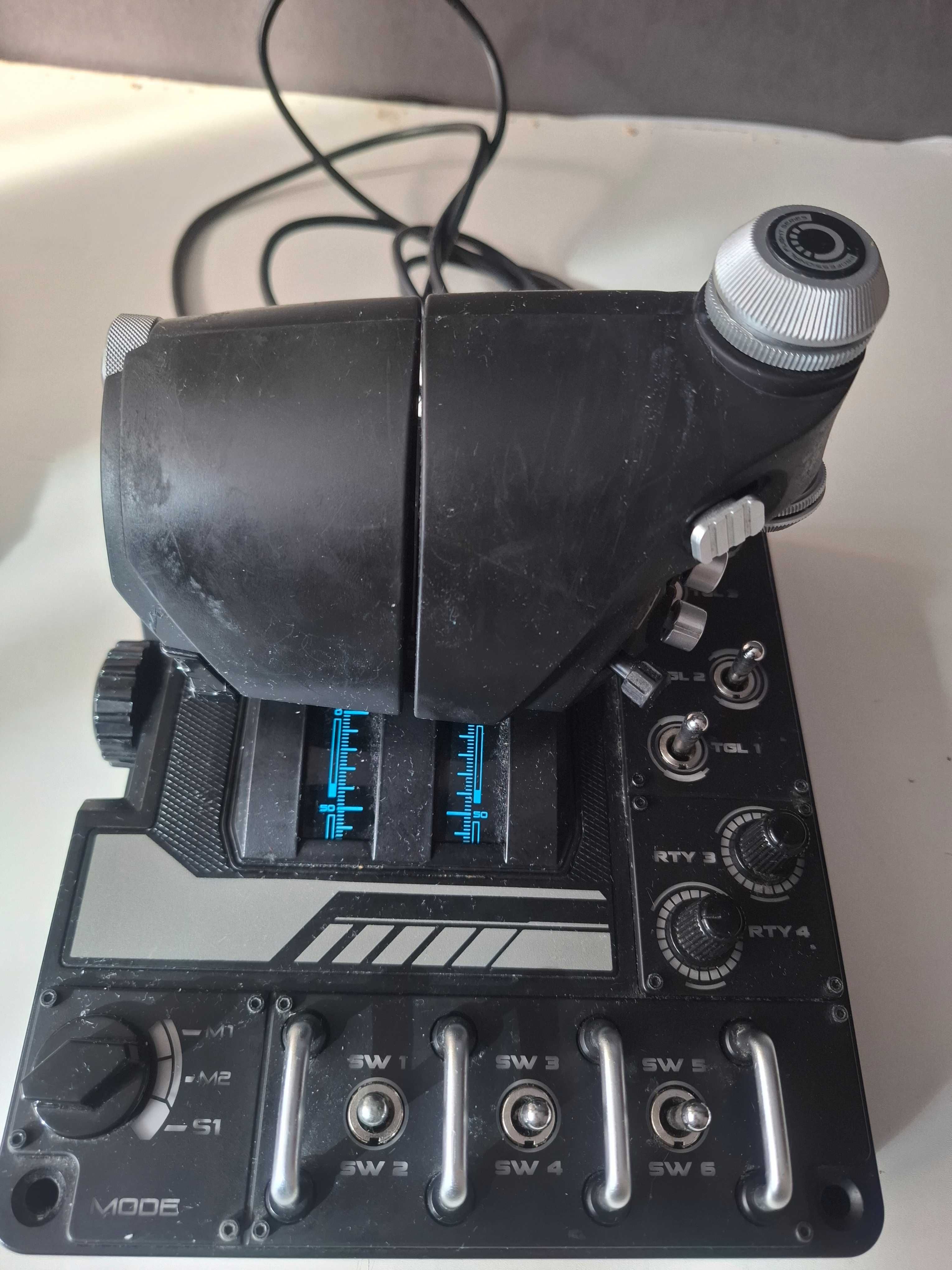 Joystick kontroler Logitech X56