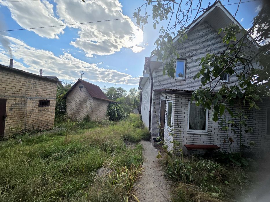 Продаж 2-поверхового цегляного будиноку м. Українка, вул. Приозерна