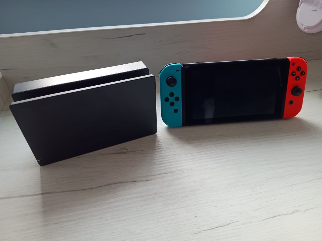 Nintendo Switchv2 [nowsza wersja] używany, zestaw z grami+karta 128gb