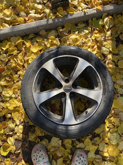 Диски R17  5*114,3 резина зима 215/55