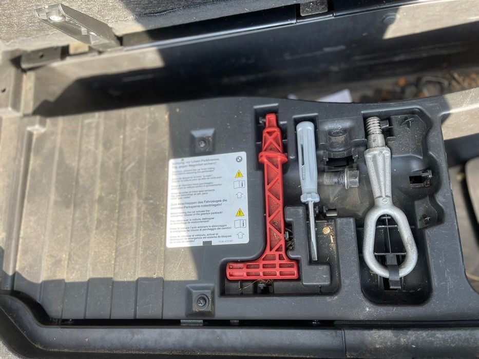 Буксировочний Крюк BMW X5 E70 E53 E60 F10 Ключ АКПП БМВ Х5 Е70 Е53 Е60