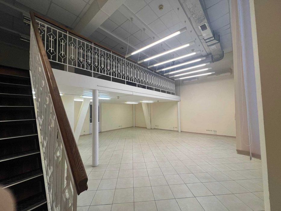 Двоповерховий офіс в БЦ, 81 м.кв., 2 поверх у подарунок, м. Дорогожичі