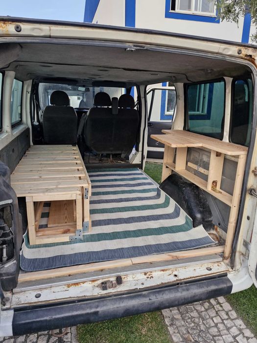 2002 Ford Transit (White) – Converted Camper Van with Bed & Desk €4500
