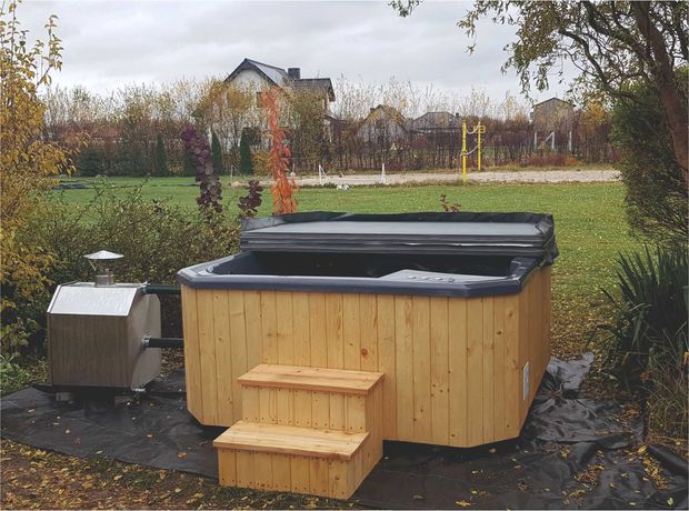 Jacuzzi z piecem na drewno gorąca beczka ośrodek agroturystyka