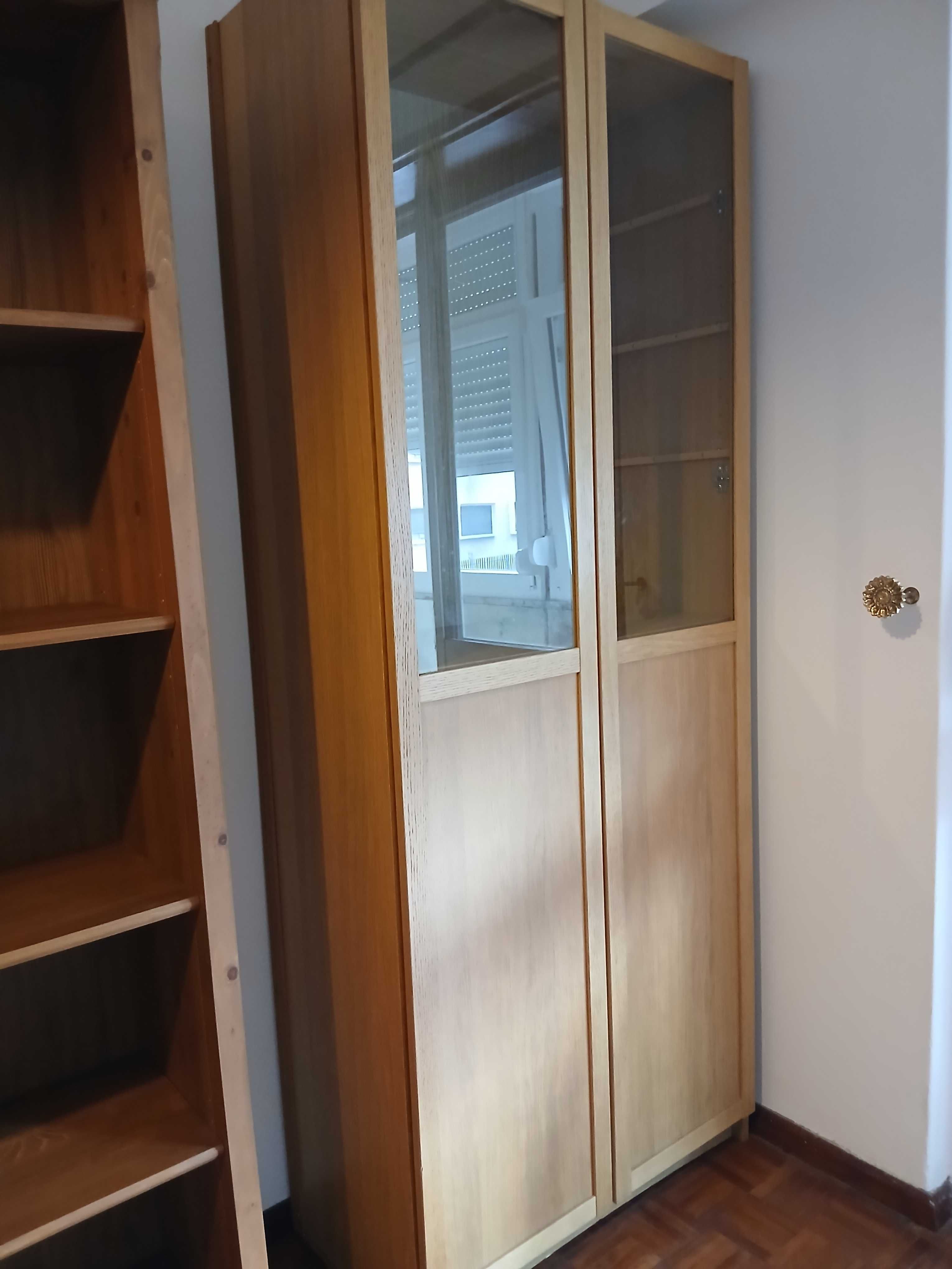 estante com portas