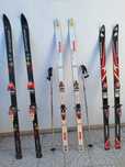 3 pares de skis vintage em bom estado