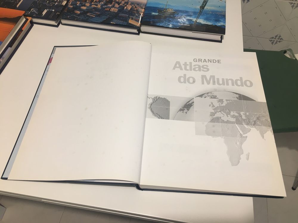 Livro “Grande Atlas do Mundo”