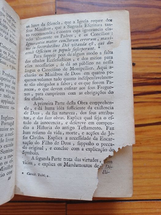 Livro de catecismo muito antigo, do Séc. XVIII