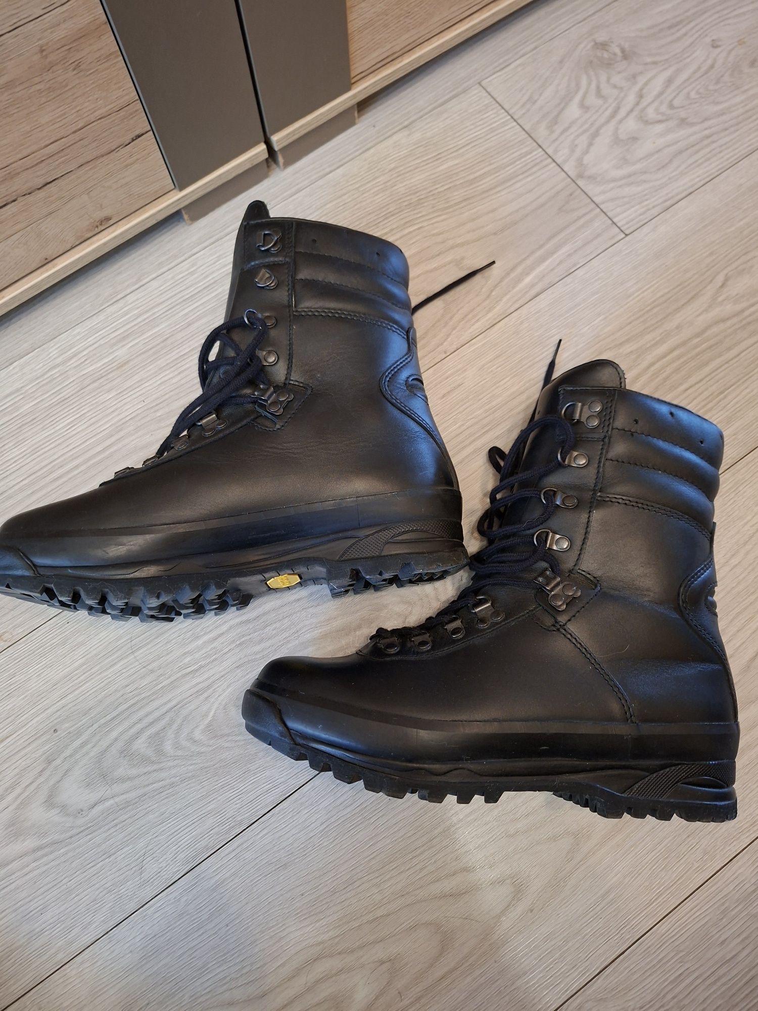 Buty wojskowe mon