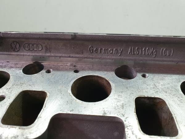 Colaça / cabeça do motor VOLKSWAGEN Golf VI (5K1)