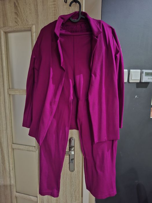 Damski komplet garniturowy z lampasami - kolor jagodowy