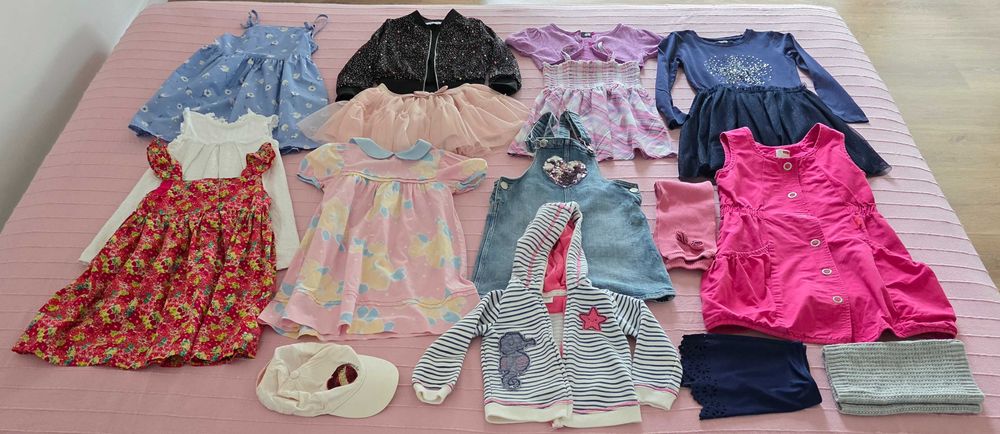 Vendemos várias peças de roupa de criança da nossa Netinha