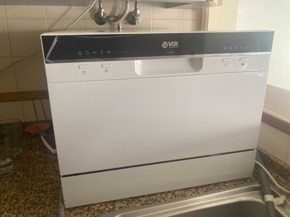 Máquina de lavar loiça VOX LCT8F Compacta, muito pouco uso.