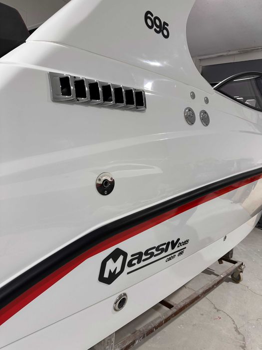 Jacht Motorowy MASSIV BOAT Cabin 695 STD Suzuki DF300Stelth+laweta