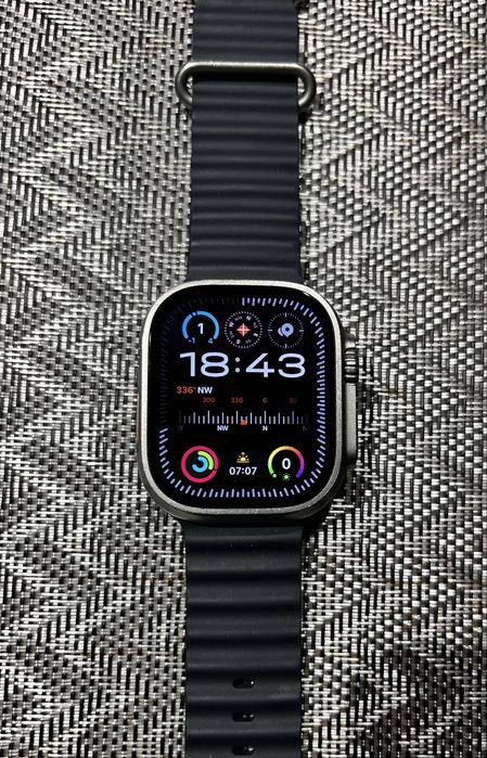 Apple Watch Ultra 49mm kolor Midnight Ocean.