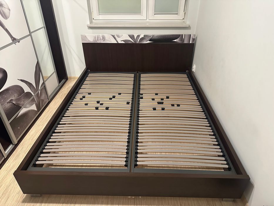 Łóżko 160 cm x 200 cm ze stelażami marki Sembella