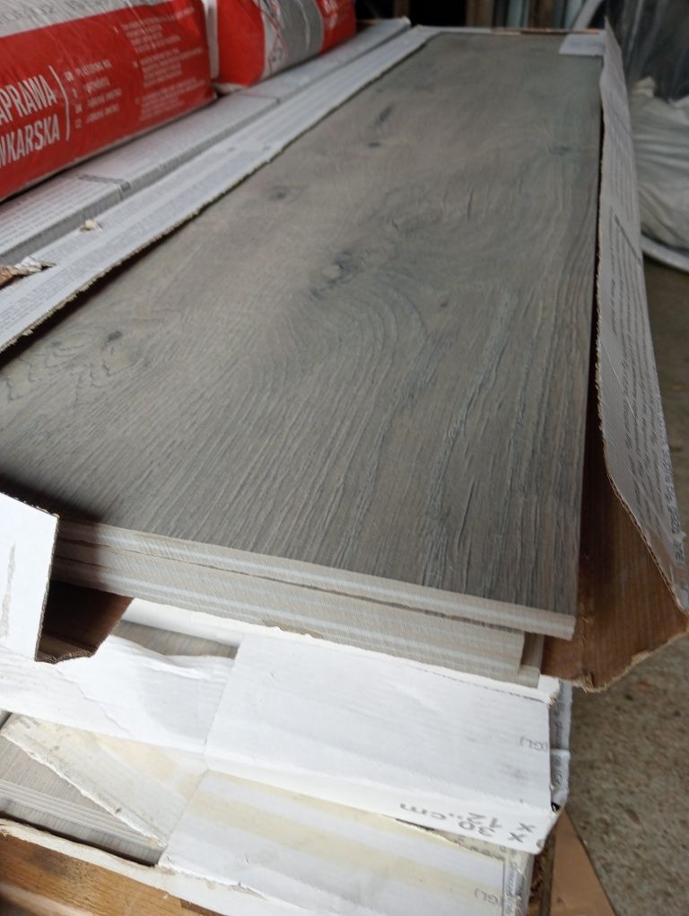Duże bardzo ładne płytki ceramiczne mrozoodporne