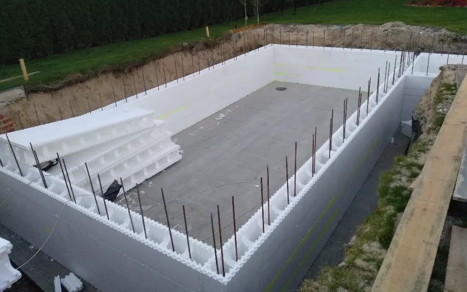 bloczek styropianowy basen z bloczków bloczki basenowe folia basenowa