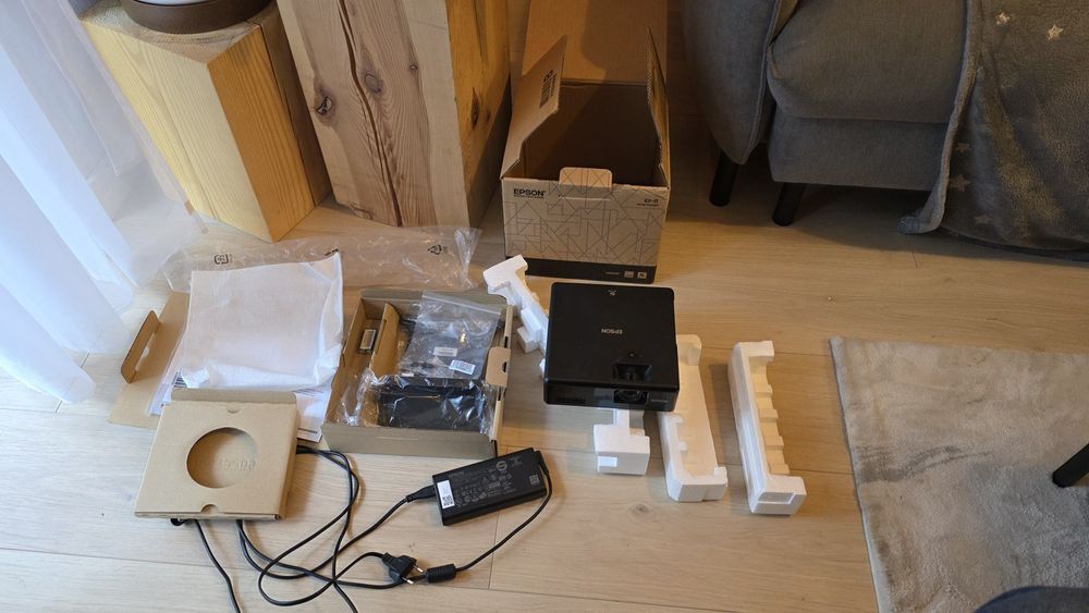 Epson EF-11. Projektor laserowy NA GWARANCJI + Xiaomi TV 4K Stick
