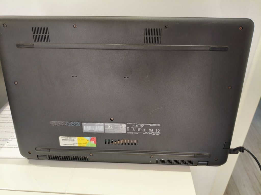 Laptop ASUS ekran 17 full HD HDMI,8gb,dysk 1tb + 256 ssd