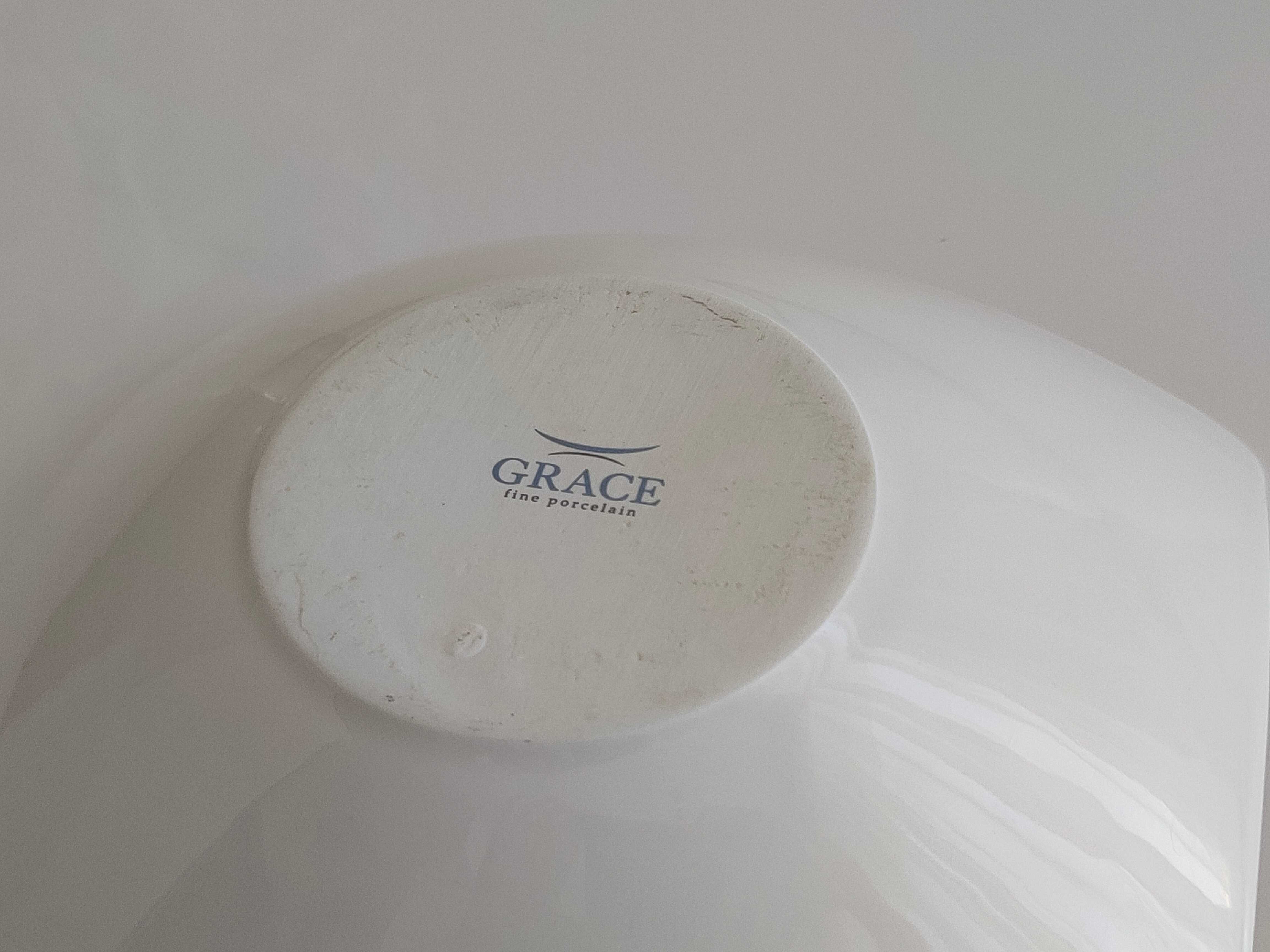 Красивая тарелка глубокая квадратная, салатник Grace. 20,5см. Фарфор