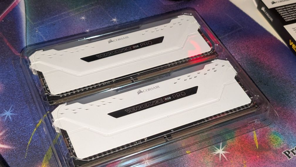 Corsair Vengeance White 16GB (2x8) DDR4 3200MHZ