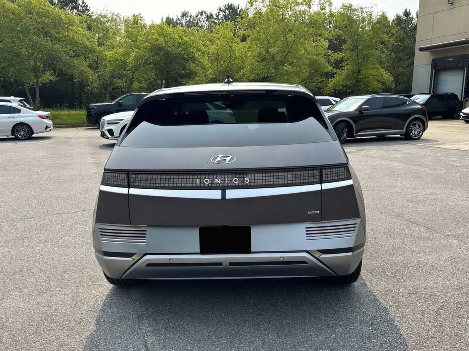 Hyundai Ioniq 5      2023
