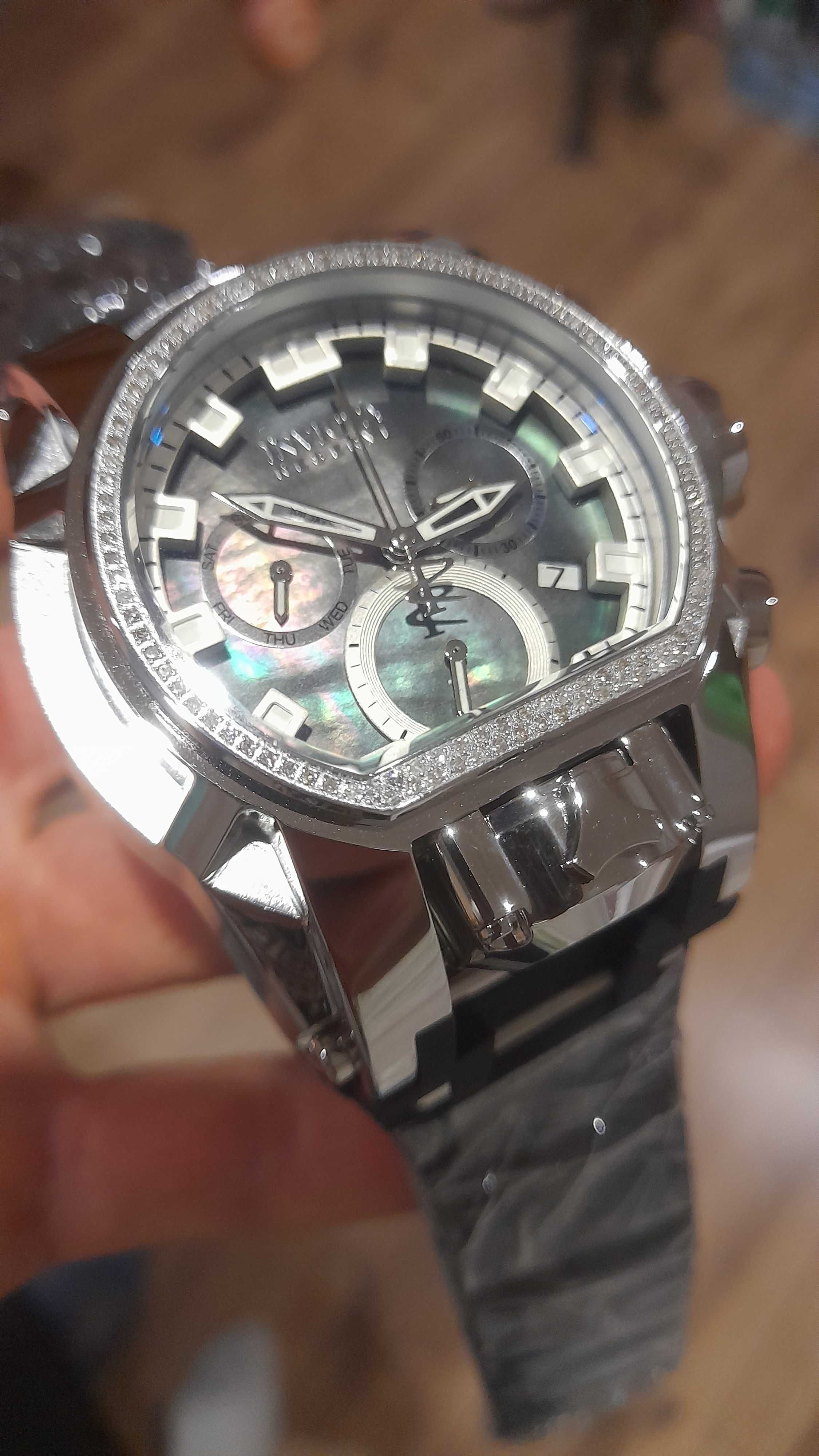Invicta Bolt Zeus Magnum 0.43 Carat Diamond