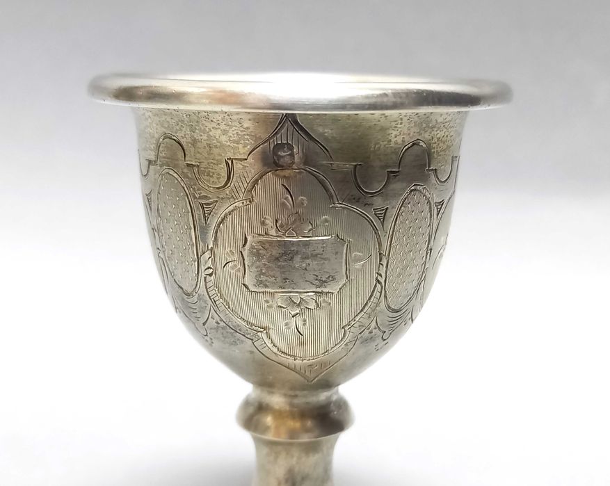XIX wieczny giloszowany srebrny kieliszek na jajko, Francja