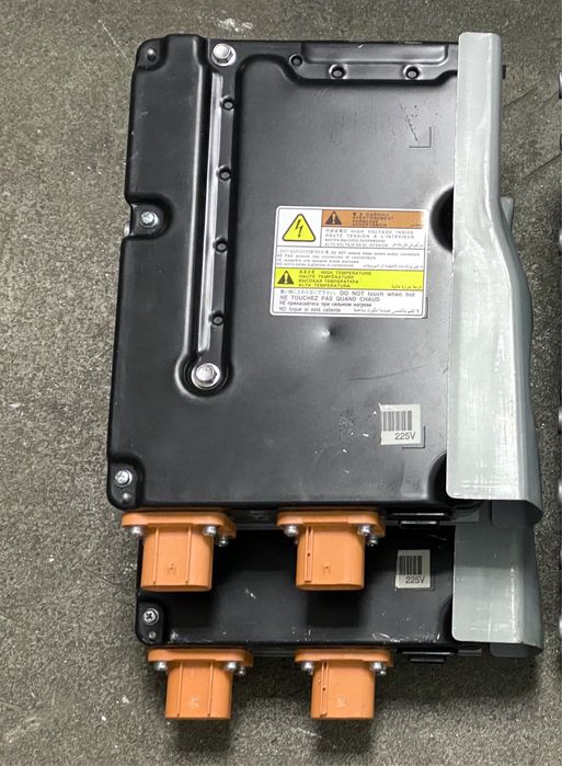 Зарядний пристрій інвертор 230 V Мітсубісі Outlander PHEV