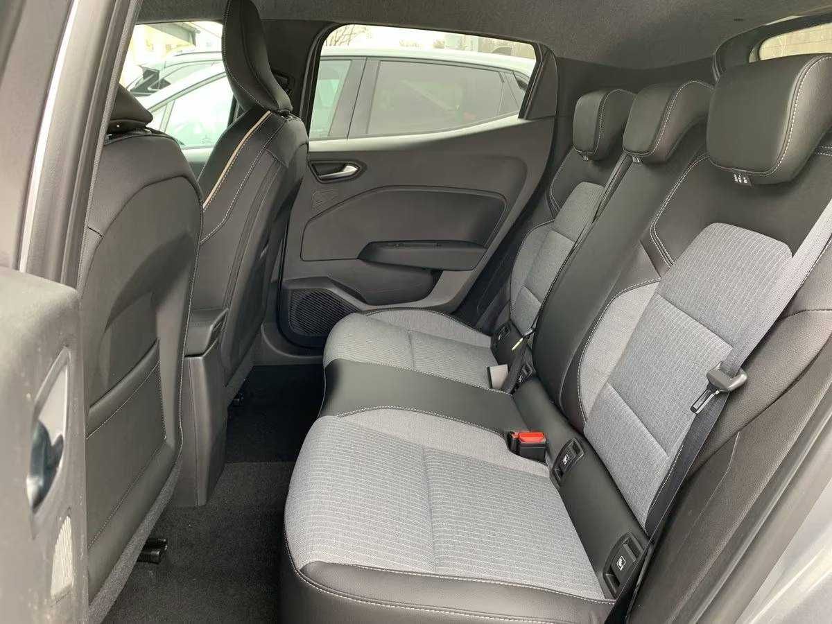 Wynajem samochodu Renault Clio z Instalacją LPG