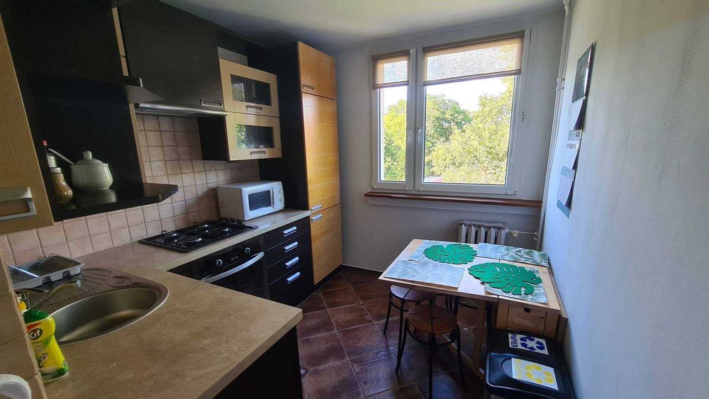 Wynajmę  pokój 9 m2 w 3 pokojowym mieszkaniu we Wrocławiu