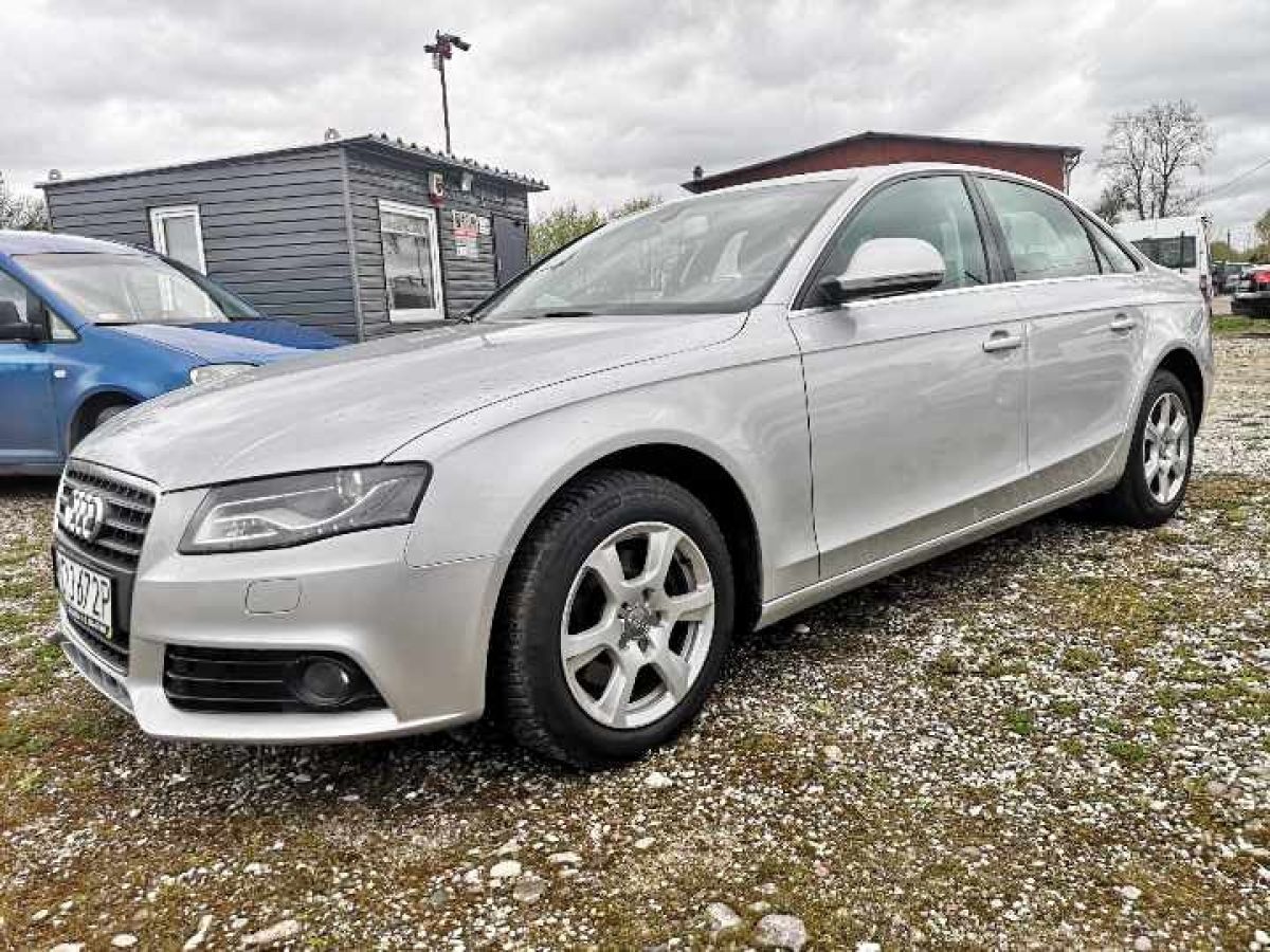 Audi A4 B8 2.0TDI 143KM ! Sedan ! Xenon !