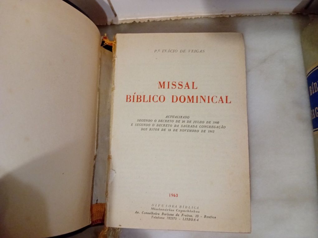 Conjunto de Bíblias/Missais Dominicais Antigos