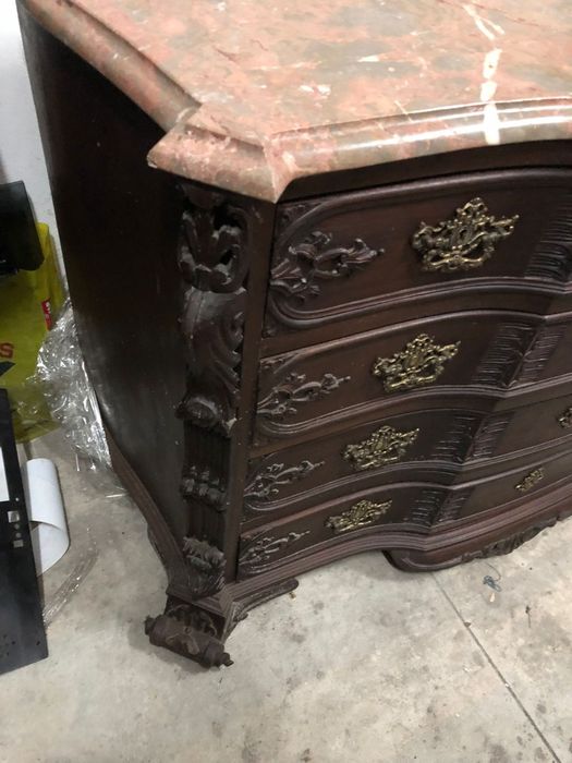 Cómoda D. José em bom estado