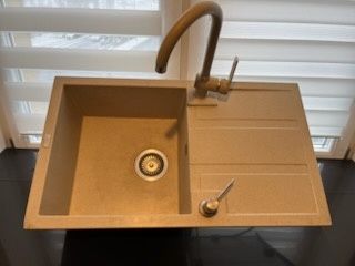 Zlewozmywak granitowy,jednokomorowy z ociekaczem.