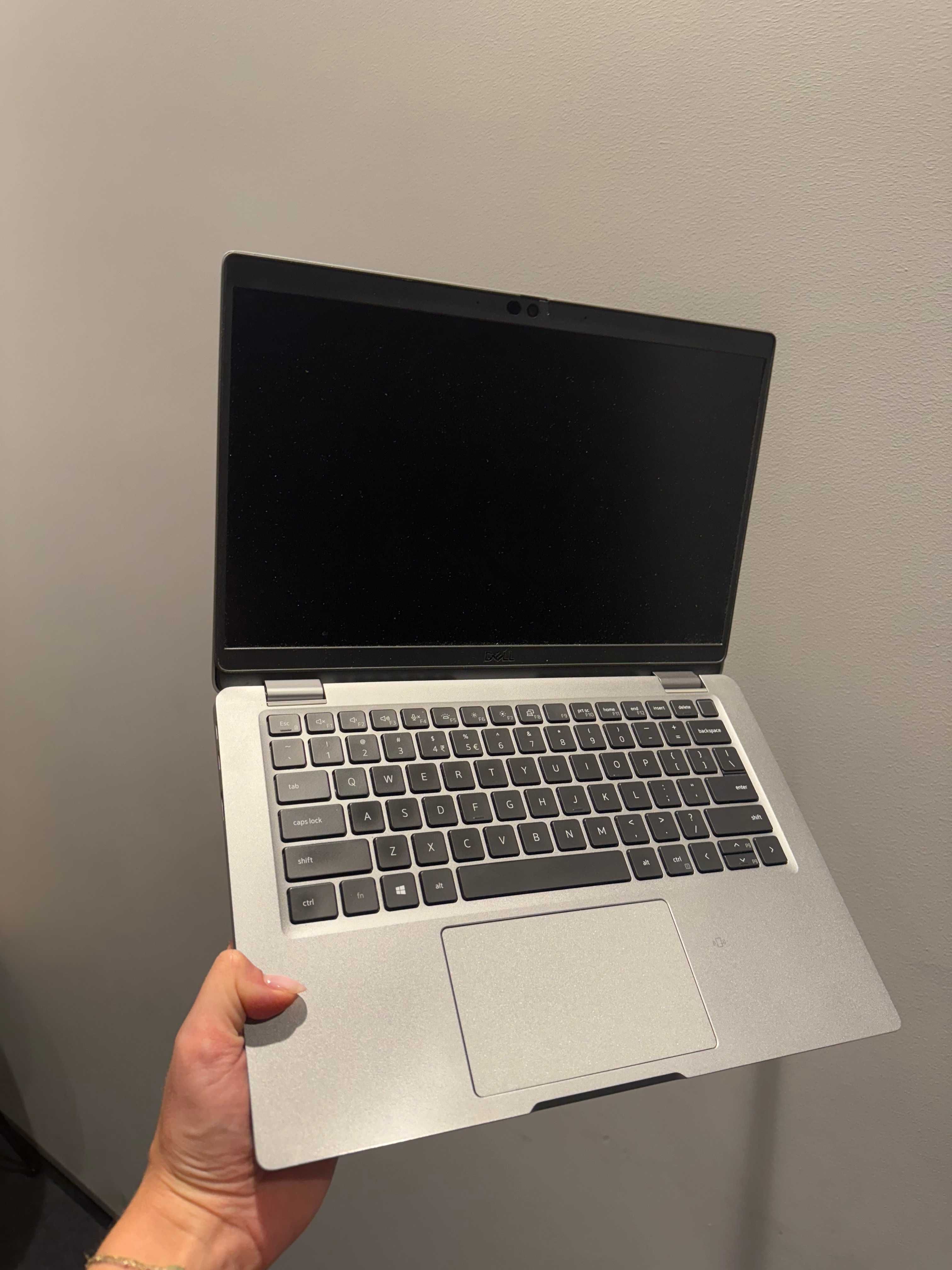 Laptop biznesowy DELL Latitude 5320 i7 + myszka, klawiatura, ładowarka
