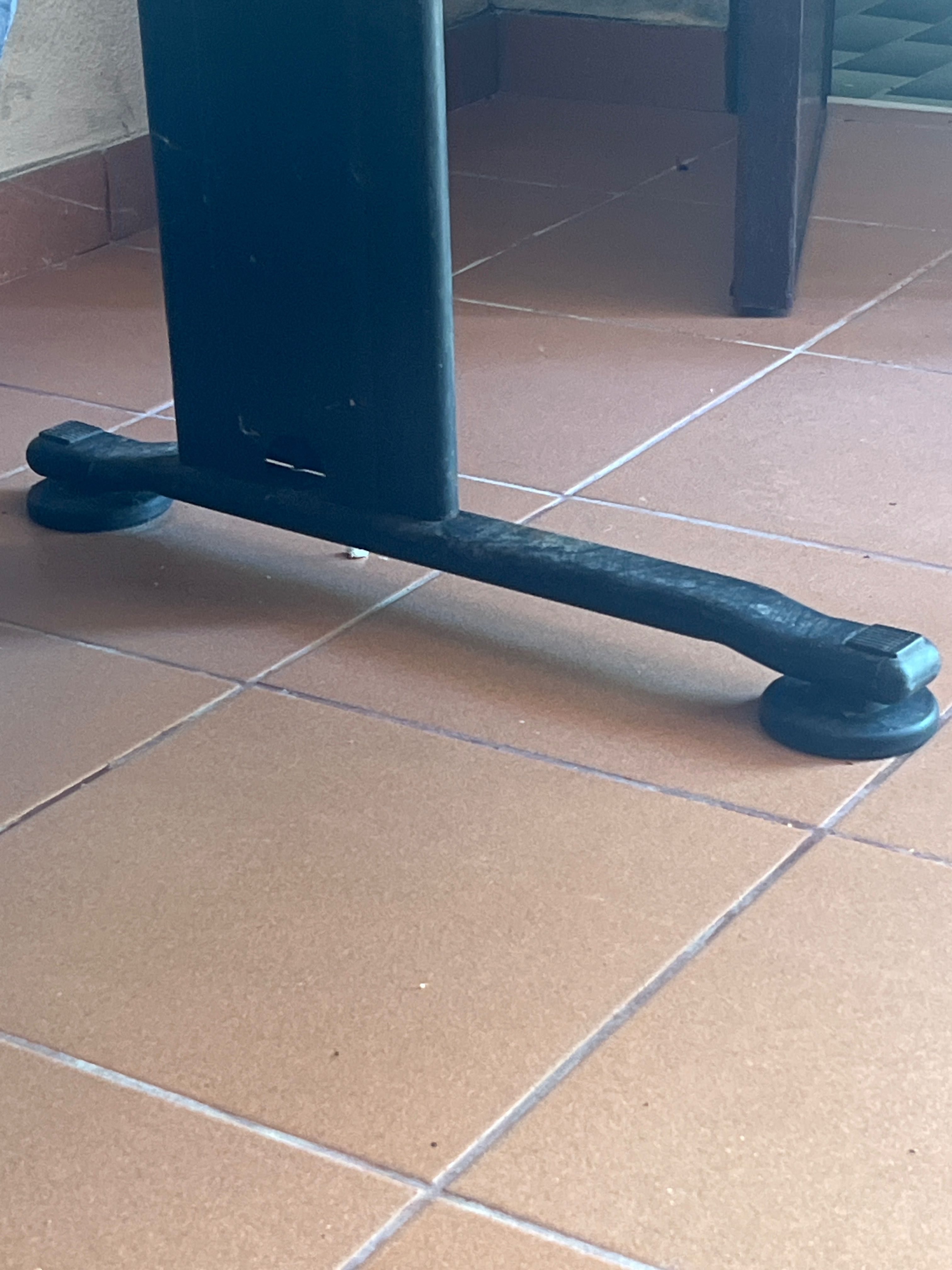 mesa escritorio  em bom estado