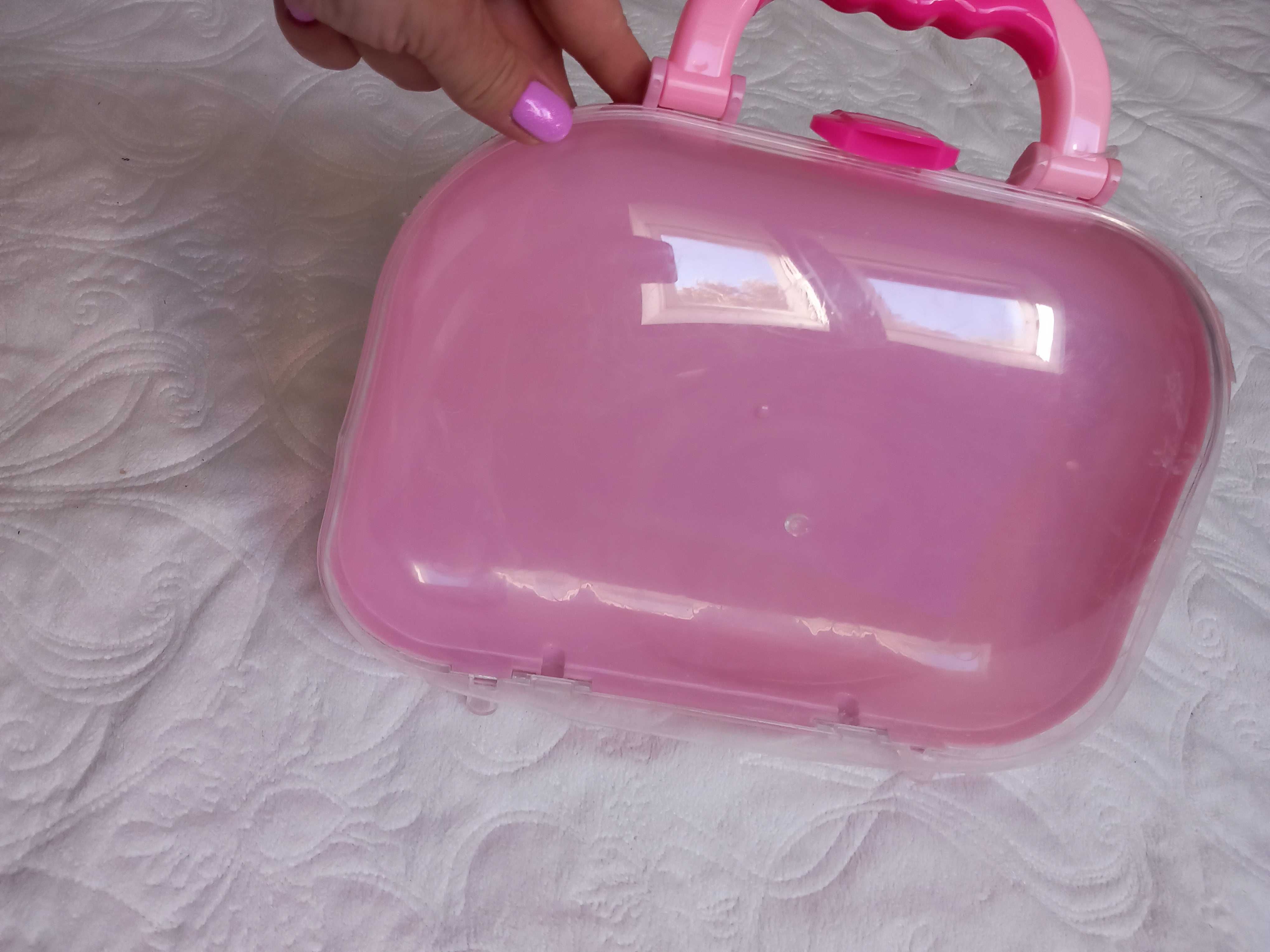 Kuferek walizka różowa na zabawki lub inne szpargały
