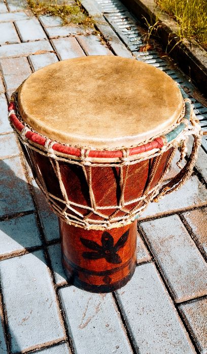 Djembe. Sred. 23cm. Stan bardzo bardzo.