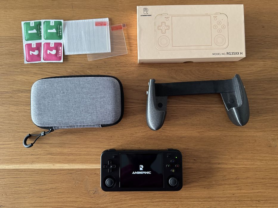 Konsola retro Anbernic RG35xx h - bogate wyposażenie, super stan