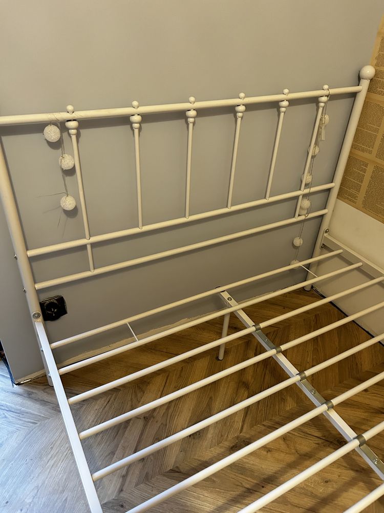 Metalowe biale łozko 120x200