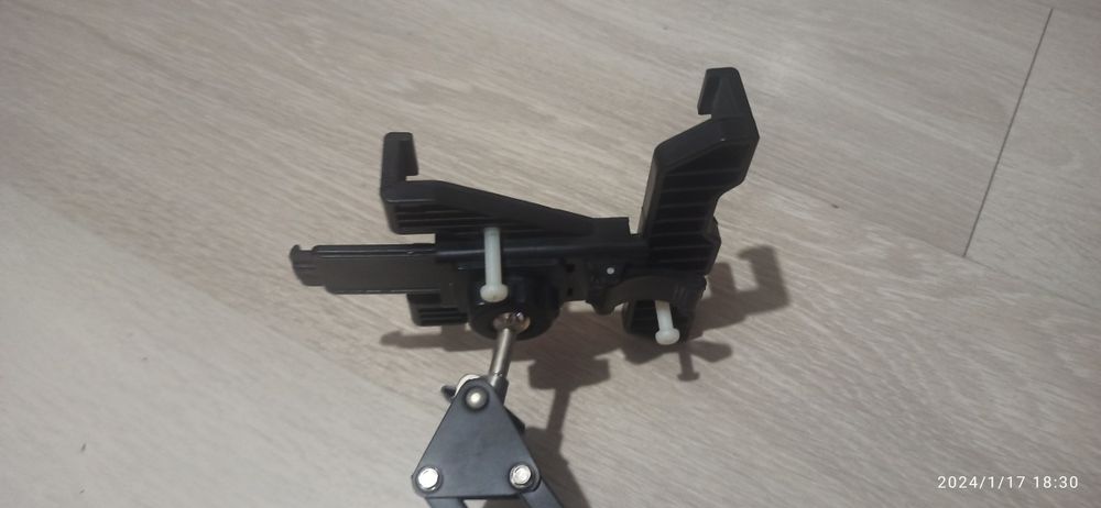 Uchwyt na tablet metalowe reg. ramię