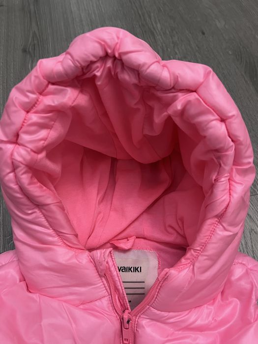 Стильна яскрава безрукавка для дівчинки