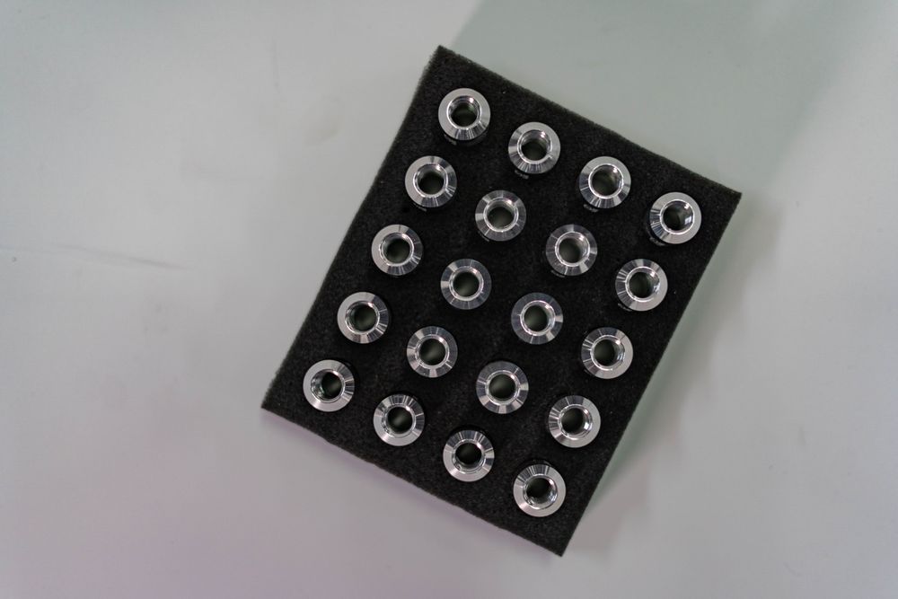 Lug Nuts / Porcas de roda