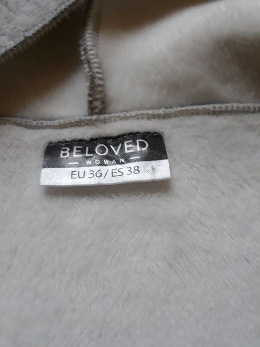 Narzuta, kurtka z kapturem.